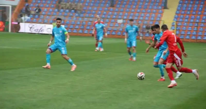 İskenderunspor Liderle Puanları Paylaştı 2-2