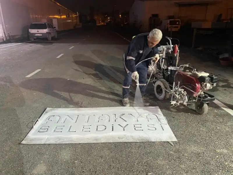 Yol çalışmaları Gece Gündüz Demeden Sürüyor