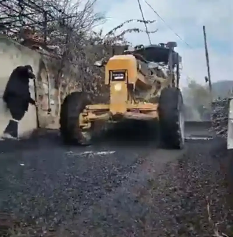 Yol çalışmaları Gece Gündüz Demeden Sürüyor
