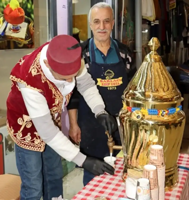 Hançer Usta’dan Kışa Özel Lezzet: Geleneksel Tarçınlı Salep