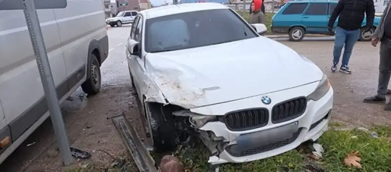 Hassa’da Minibüs Ile Otomobil Çarpıştı: 1 Yaralı