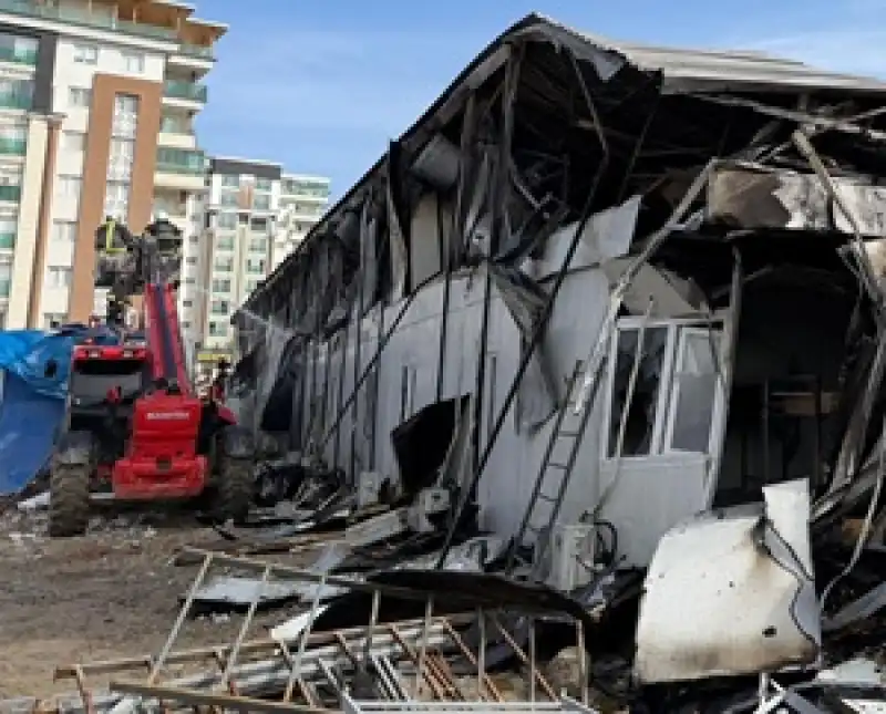 İşçilerin Kaldığı Konteyner Yatakhanede Yangın!