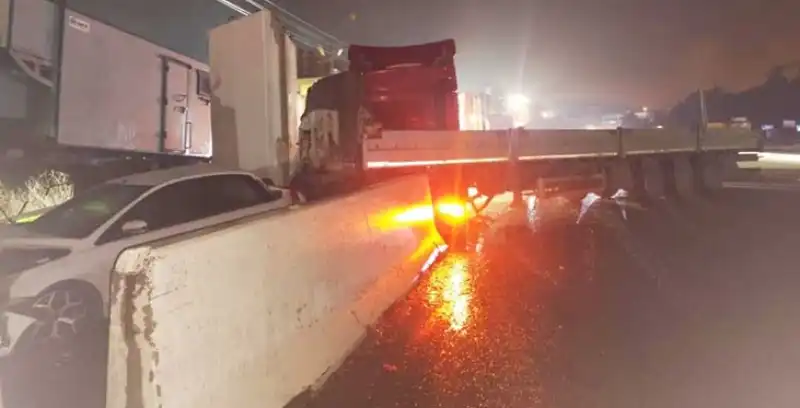 Belen’de Tır 8 Araca Çarptı