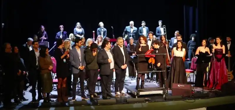 Hatay Akademi Senfoni Orkestrası Paris’te Gönüllere Dokundu