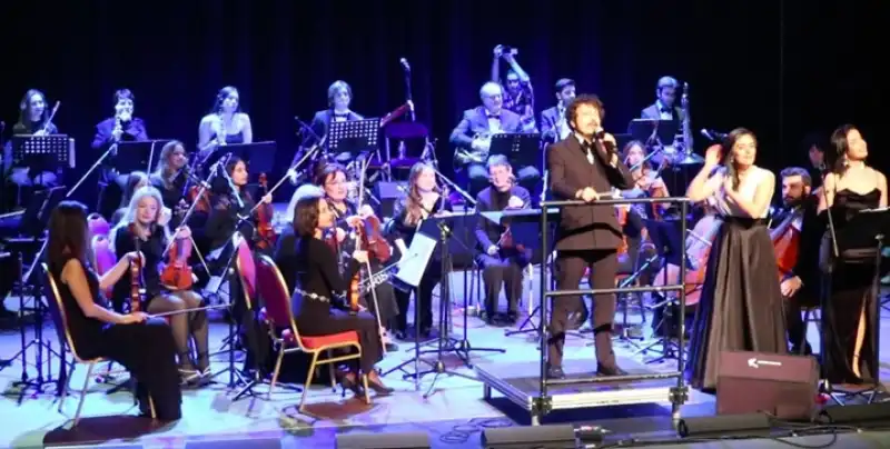 Hatay Akademi Senfoni Orkestrası Paris’te Gönüllere Dokundu