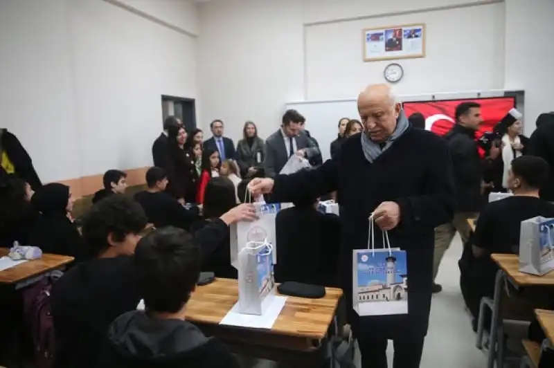 Hatay Hüsnü Özyeğin Anadolu Lisesi Eğitime Başladı