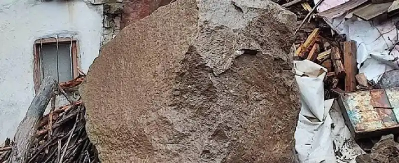 Çadıra Düşen Kaya Parçası İşçinin Hayatına Mal Oldu