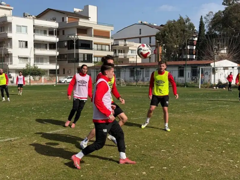 Zan: “Pes Etmek Asla Literatürümüzde Yok”