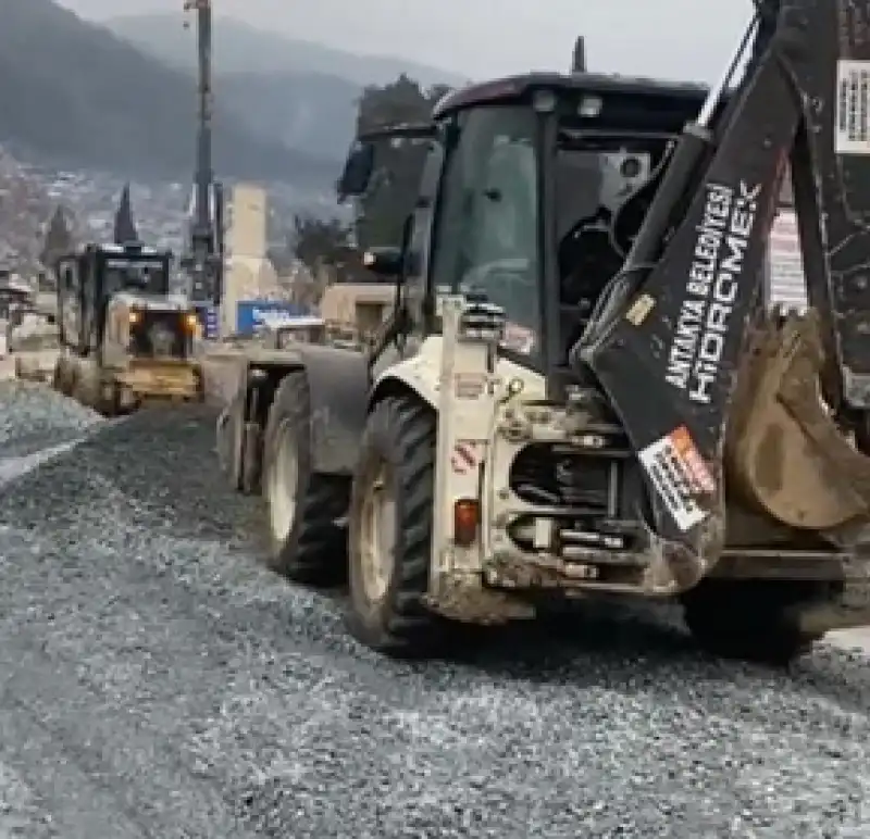 Yağmur Sonrası Yol Onarım çalışmaları Devam Ediyor 