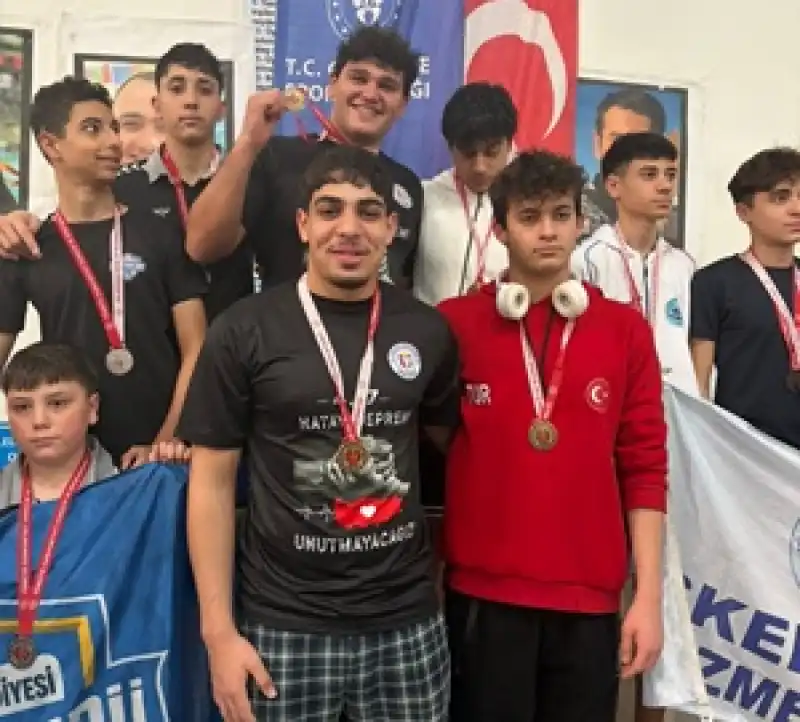 Antakya Belediyesi Yüzme Sporcuları, Başarılarıyla Gururlandırmaya Devam Ediyor