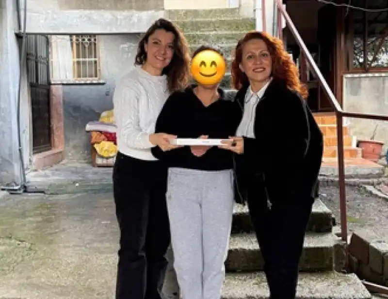 Yazar Derya Arslan’dan Depremzede Kız Çocuklarına Eğitim Desteği