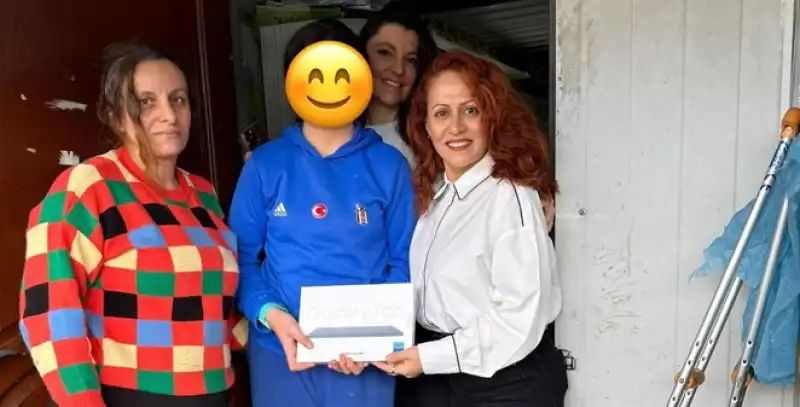 Yazar Derya Arslan’dan Depremzede Kız Çocuklarına Eğitim Desteği