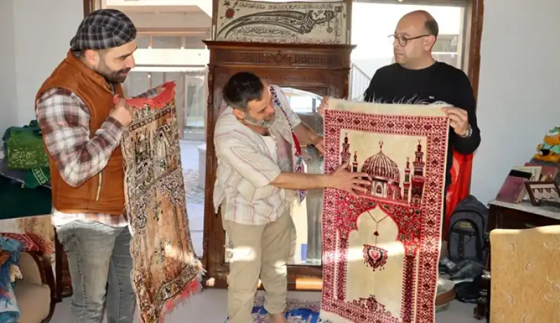 Eski Seccadeler Yeniden Gündemde: Nostalji Evlerin Baş Köşesine Taşınıyor