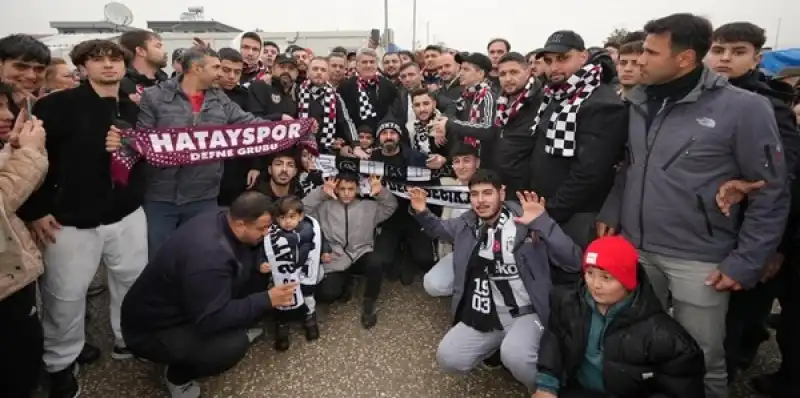 Beşiktaş Başkan Serdal Adalı, Hatay’da Depremzedeleri Yalnız Bırakmadı