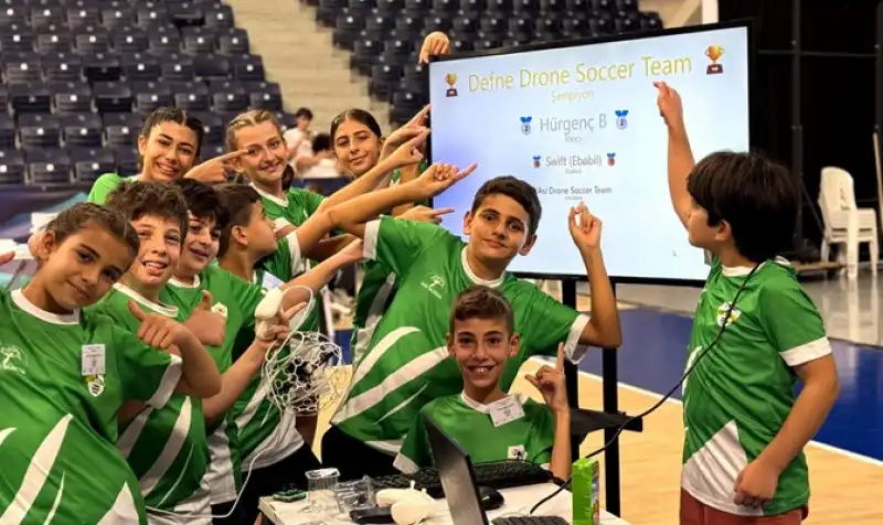 Umudun Kanatları: Defne Drone Futbol Takımı Gökyüzünde Tarih Yazıyor