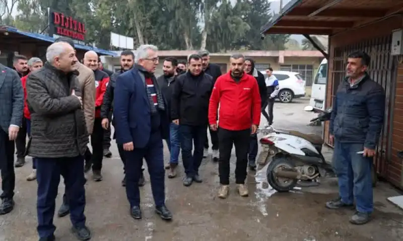 Gebze Belediye Başkanı Zinnur Büyükgöz 6 Şubat Elektronikçiler Çarşısı’nda