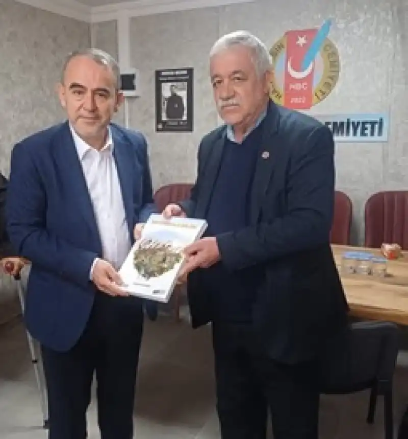 Mithat Kalaycıoğlu’ndan Milletvekillerine “Hatay Halk Bilimi” Kitabı