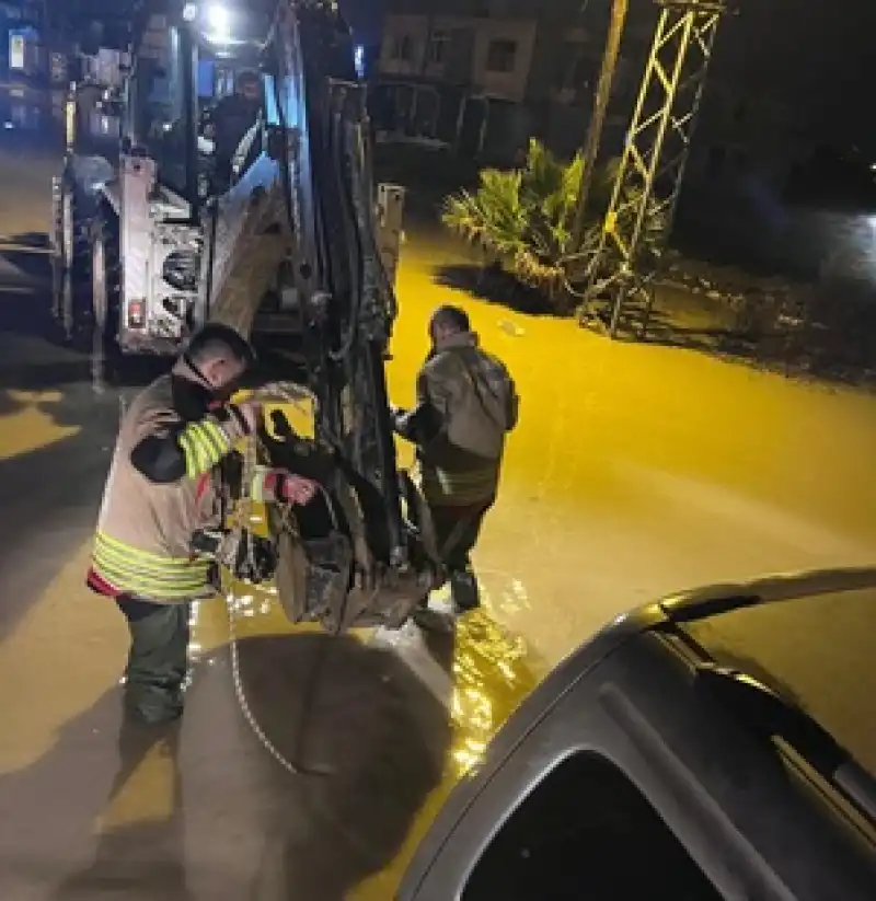 Antakya’da Sağanak Hayatı Felç Etti