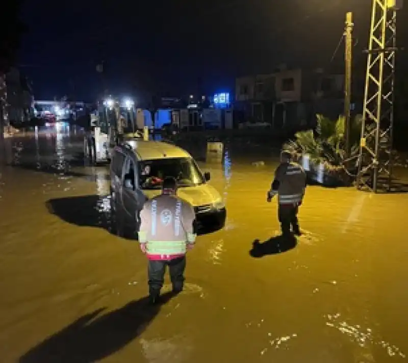 Antakya’da Sağanak Hayatı Felç Etti