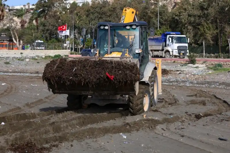 Büyükşehirden Sahil şeridinde Kış Temizliği
