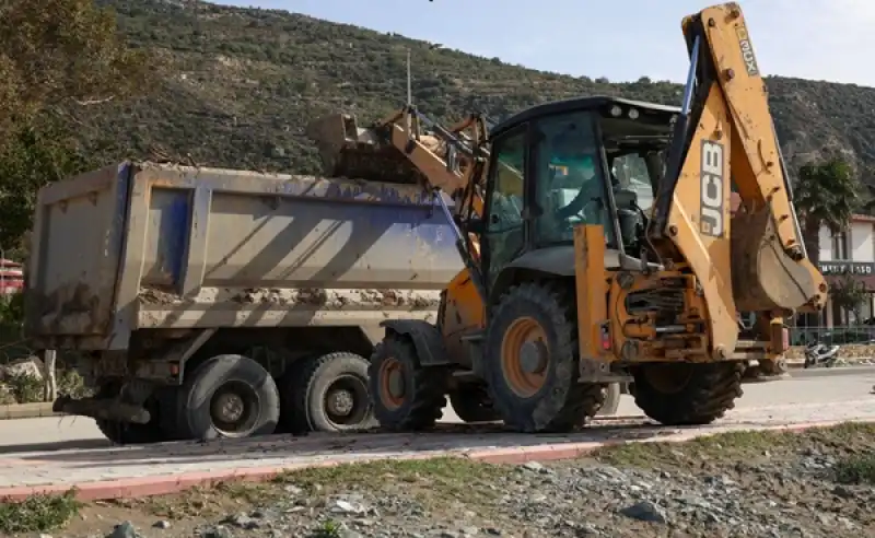 Büyükşehirden Sahil şeridinde Kış Temizliği