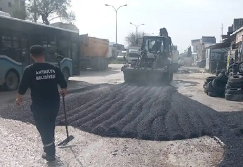 Yollar Onarılıyor Çukurlar Kapatılıyor!