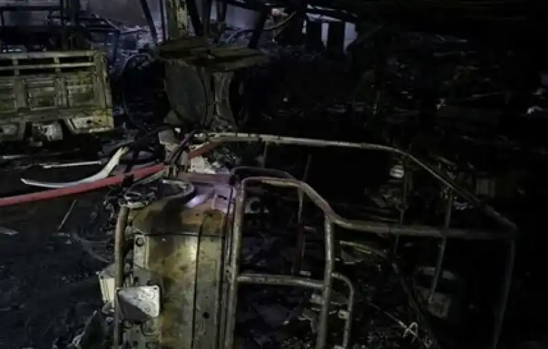 Sanayi Sitesinden Alevler Yükseldi: 3 İş Yeri, 1 Ev Yandı!