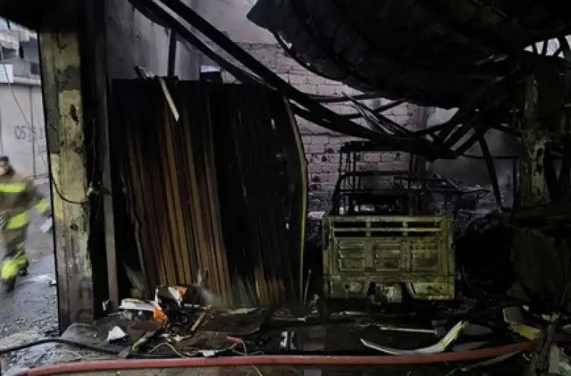 Sanayi Sitesinden Alevler Yükseldi: 3 İş Yeri, 1 Ev Yandı!