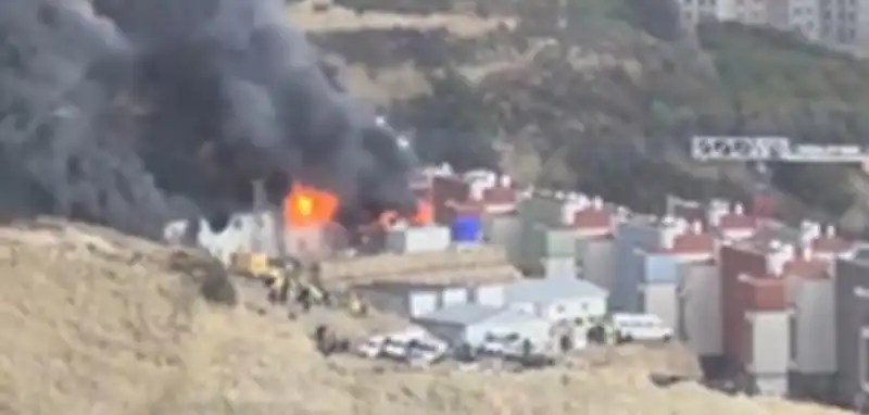 Samandağ’da TOKİ İşçi Koğuşunda Yangın