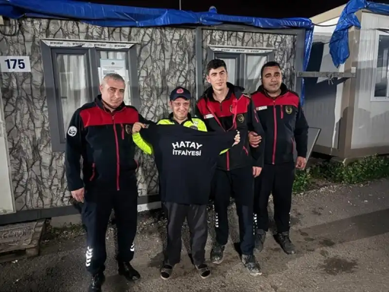 Depremde Babasını Ve Ağabeyini Kaybeden Batuhan’a Anlamlı Doğum Günü Sürprizi