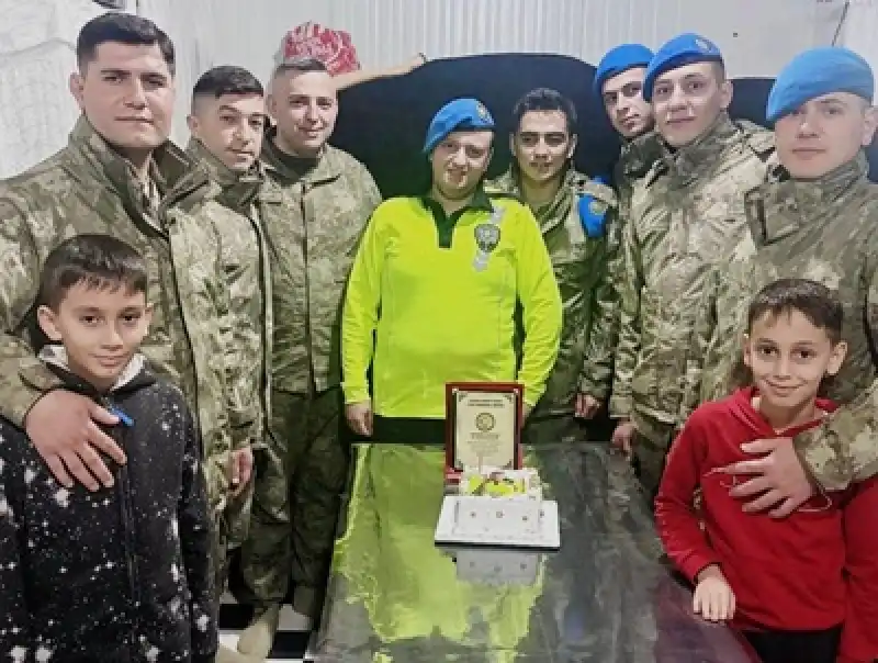 Depremde Babasını Ve Ağabeyini Kaybeden Batuhan’a Anlamlı Doğum Günü Sürprizi