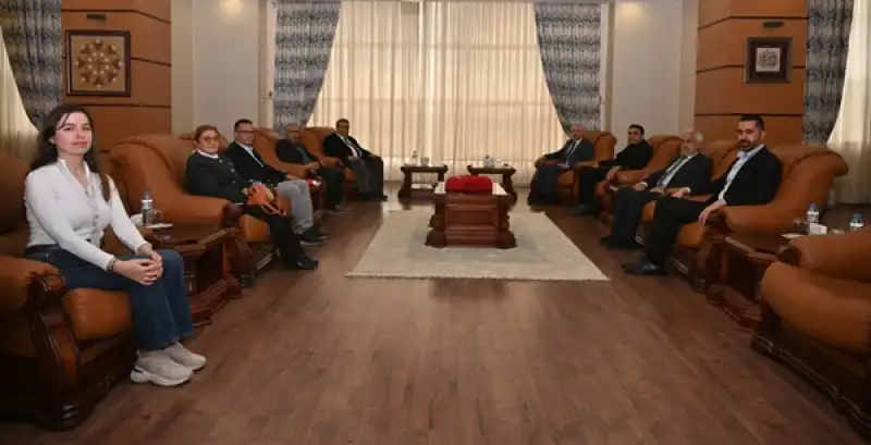 Beslenme Dostu Ve Fiziksel Aktiviteyi Destekleyen İş Yeri Sertifikası Rektöre Takdim Edildi 