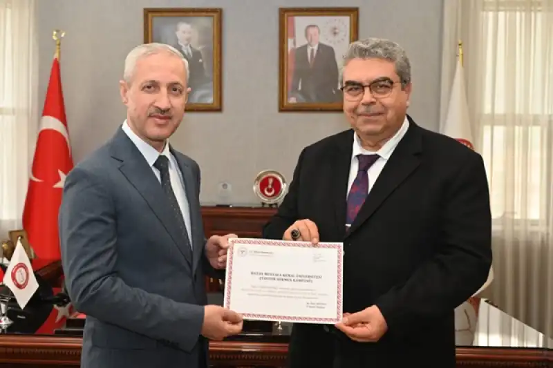 Beslenme Dostu Ve Fiziksel Aktiviteyi Destekleyen İş Yeri Sertifikası Rektöre Takdim Edildi 