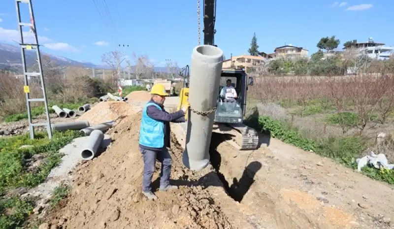 Kırıkhan’da 13 Mahalleye Yeni Altyapı
