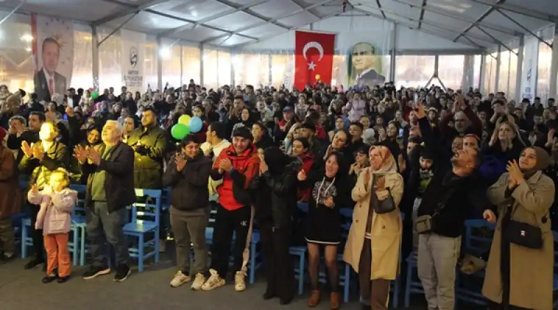 Ünlü Oyuncu Küçük Ayvaz Ve Ekibi Hatay’da Sahne Aldı