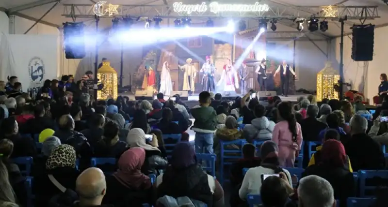 Ünlü Oyuncu Küçük Ayvaz Ve Ekibi Hatay’da Sahne Aldı