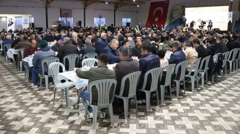 Başkan Öntürk Iftarı Kumlulu Vatandaşlarla Yaptı