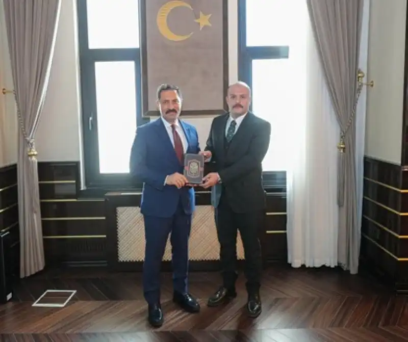 Ülkü Ocakları Özel Seri Yusuf Akçura Kitabı Vali Masatlı'ya Takdim Edildi