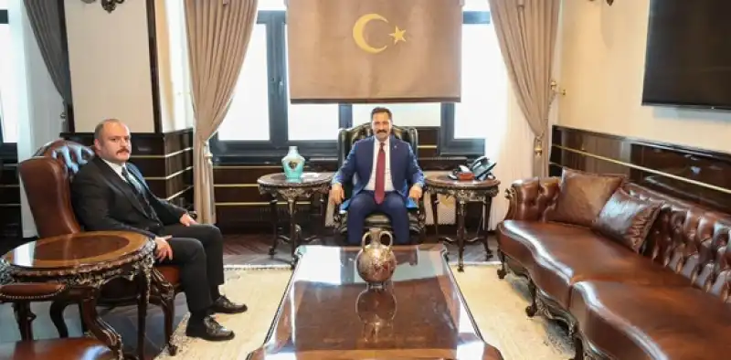 Ülkü Ocakları Özel Seri Yusuf Akçura Kitabı Vali Masatlı'ya Takdim Edildi