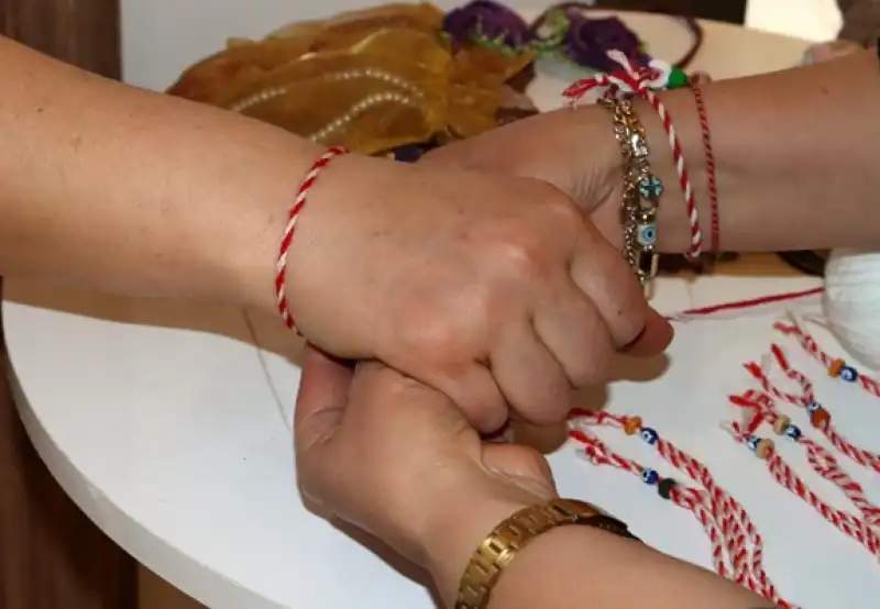 Baharın Dilek Bilekliği Marteniçka, Sanatçıların Ellerinde Hayat Buldu