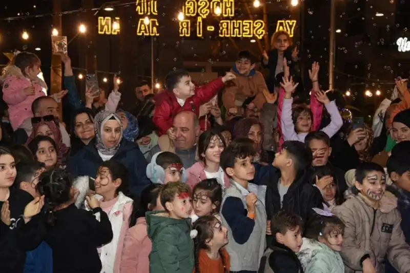 Ramazan Şenliklerinde Sahne Coşkusu: Antakya’da Geleneksel Eğlenceye Yoğun İlgi
