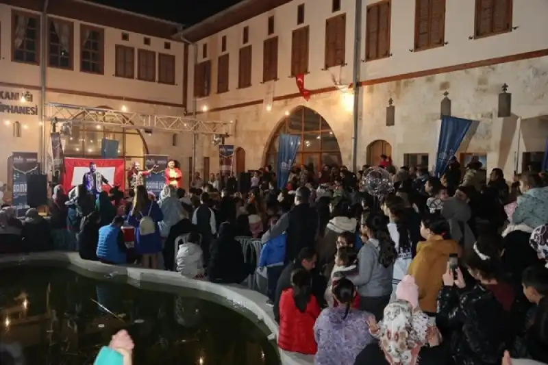 Ramazan Şenliklerinde Sahne Coşkusu: Antakya’da Geleneksel Eğlenceye Yoğun İlgi