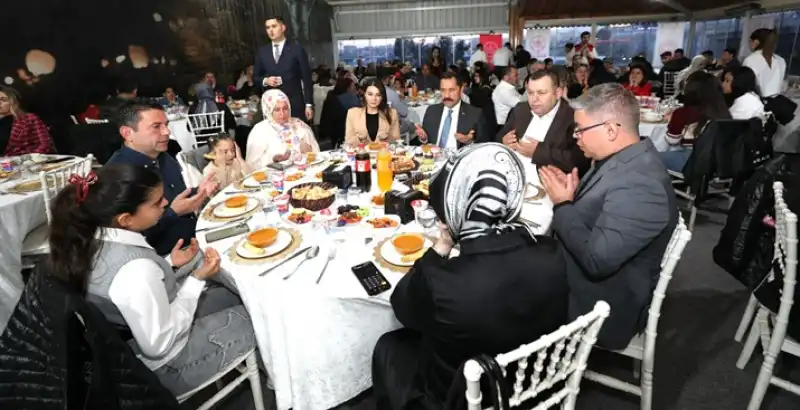 Vali Masatlı Koruyucu Ailelerle Iftarda Buluştu 