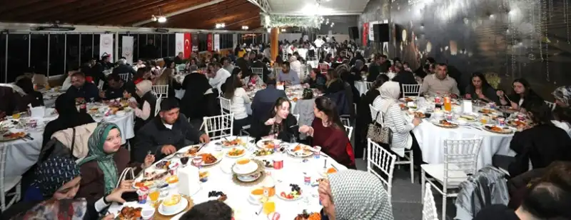 Vali Masatlı Koruyucu Ailelerle Iftarda Buluştu 
