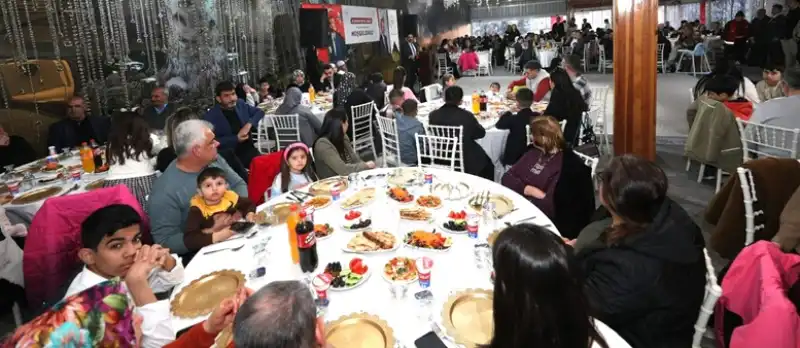 Vali Masatlı Koruyucu Ailelerle Iftarda Buluştu 