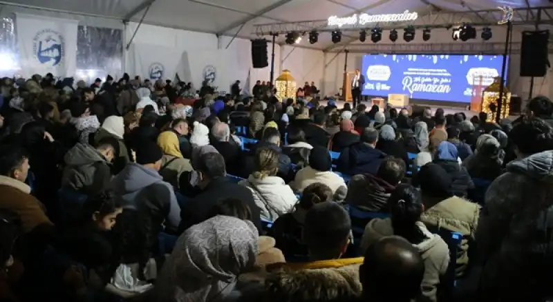 Hayati İnanç, İskenderun’da Sevenleriyle Buluştu