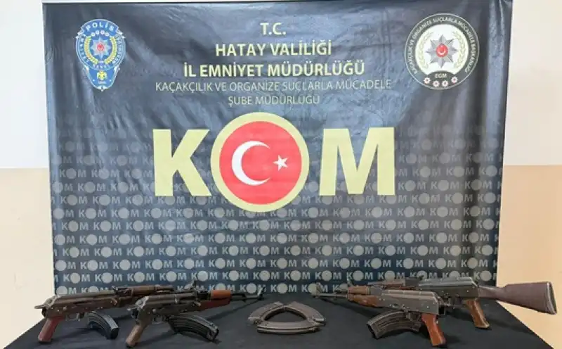 4 Kalaşnikof Tüfek Çıkan Araçtaki 4 Kişi Tutuklandı!