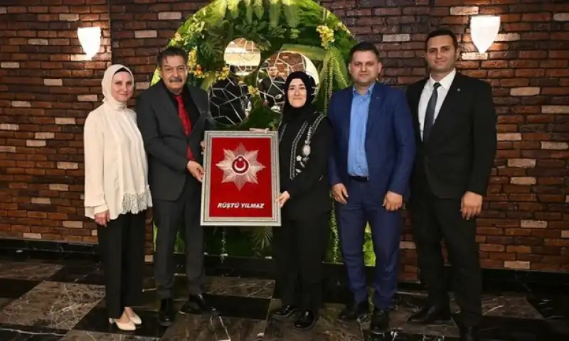 İl Emniyet Müdürü Rüştü Yılmaz’a Anlamlı Filografi Hediyesi