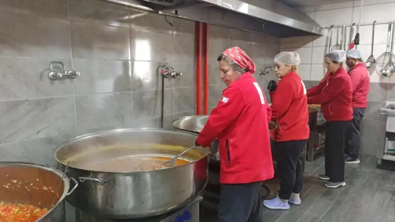 Kızılay’dan Ramazan’da 2500 Kişiye Sıcak Yemek