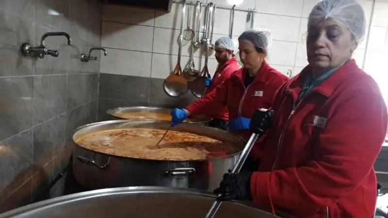 Kızılay’dan Ramazan’da 2500 Kişiye Sıcak Yemek